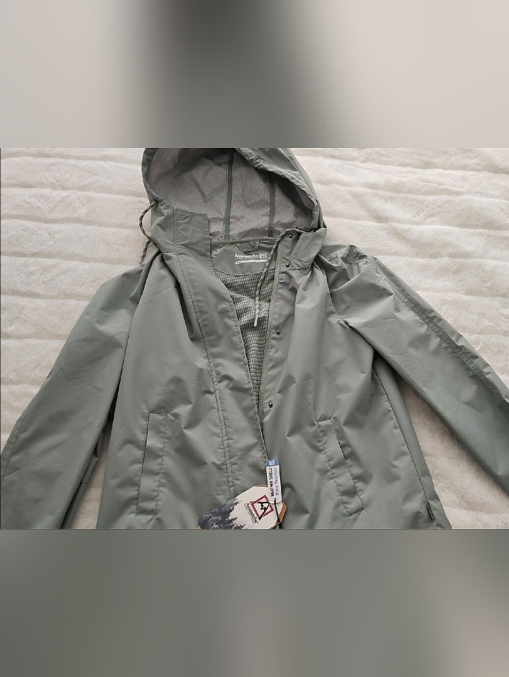 Water-Resistant Hooded Jacket in Sage Green